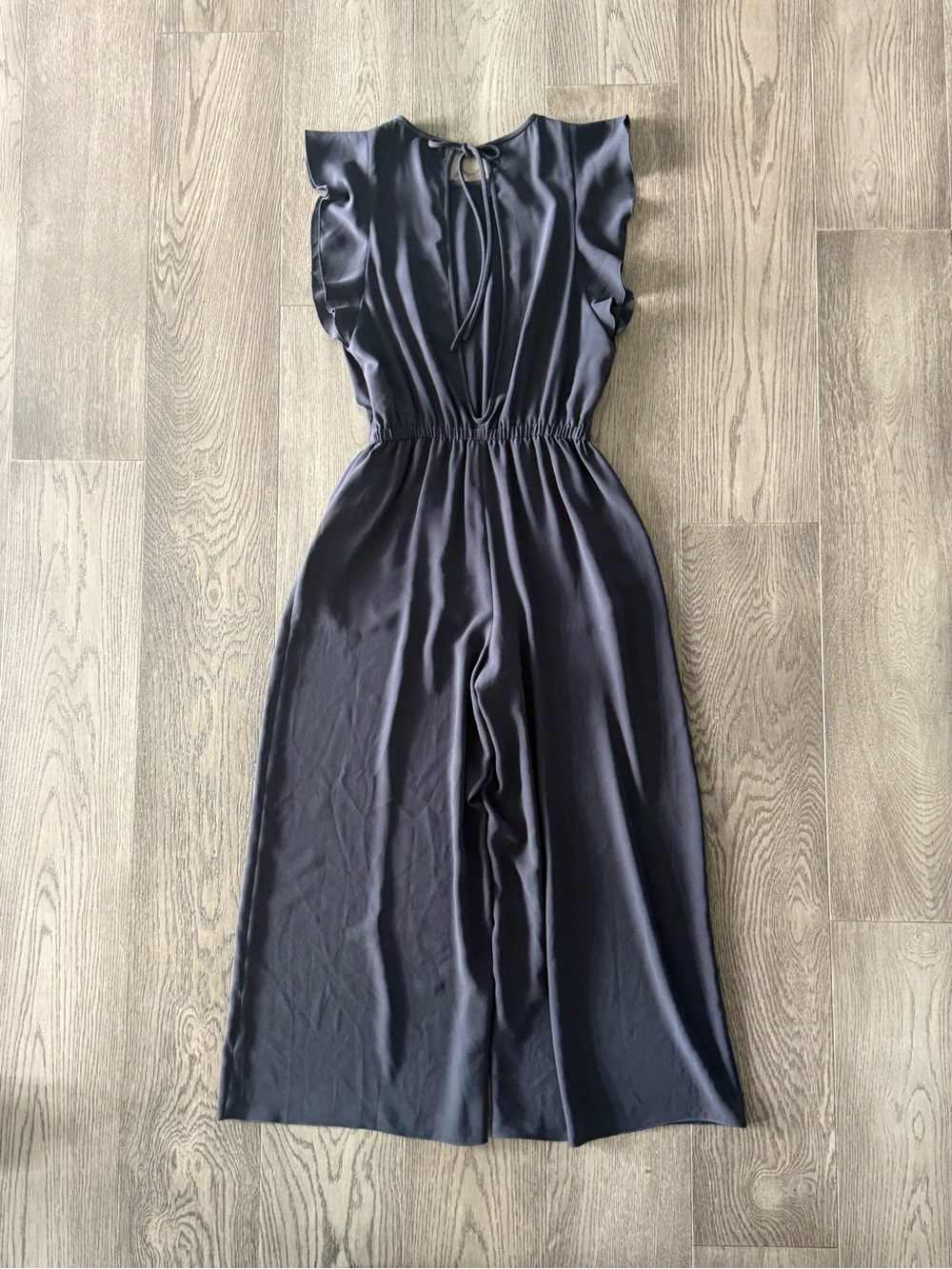 🖤 WILFRED by Aritzia - JUMPSUIT
Ruffle Sleeve Wide-Leg
with Pockets 🖤